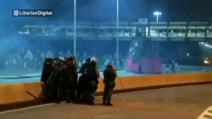 Un muerto y decenas de heridos en otra noche de protestas en Brasil