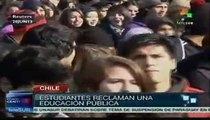 Carabineros dispersan protestas de estudiantes chilenos