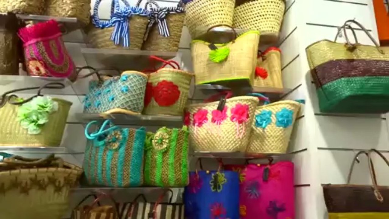 Le opere di Enza Leonetti esposte presso "Aranciviola" ad Andria