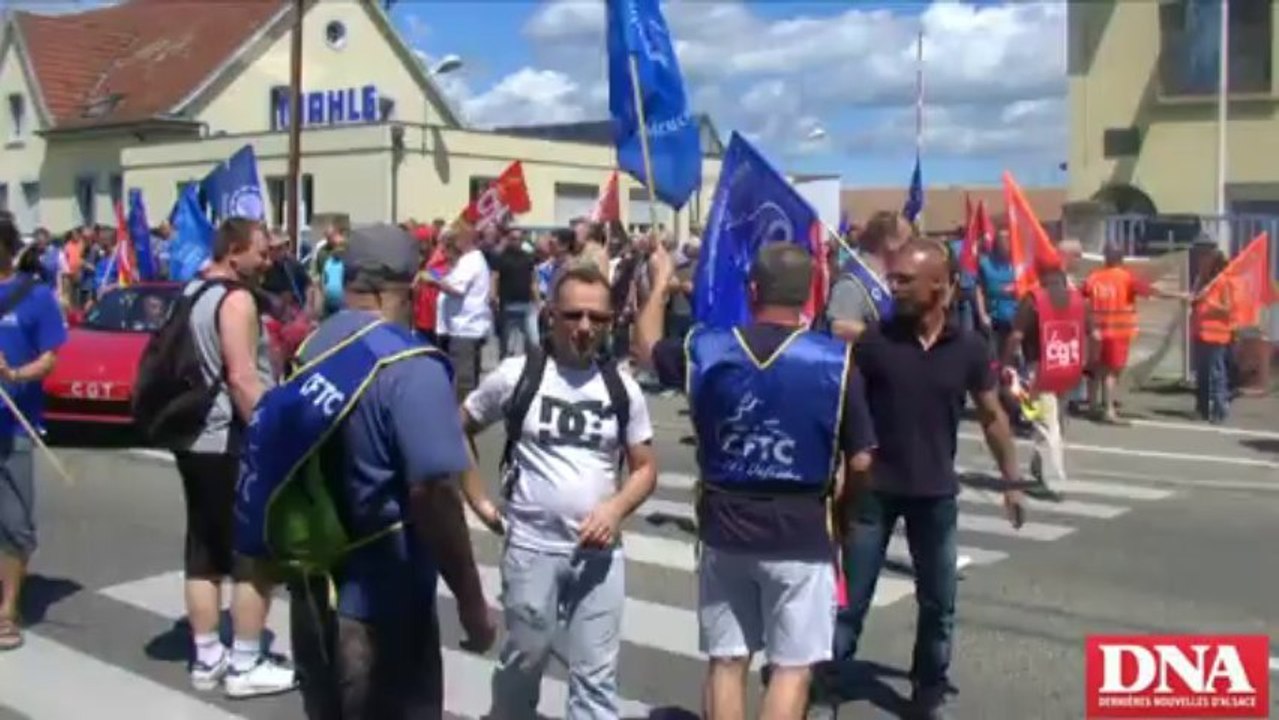 Manifestion contre la fermeture de Mahle-Piston