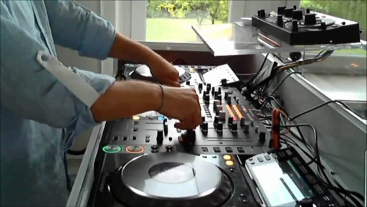 Fête de la musique 2013 : mix de 12 tubes dont le titre contient le mot "Musique/Music"