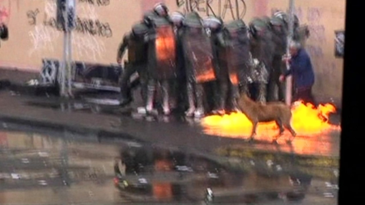 Violent clashes in Chile as students stage strike