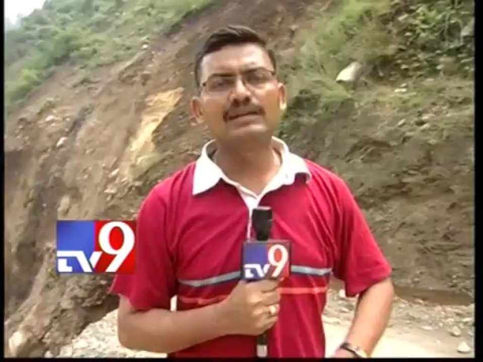 Kedarnath road cut off by Mandakini river
