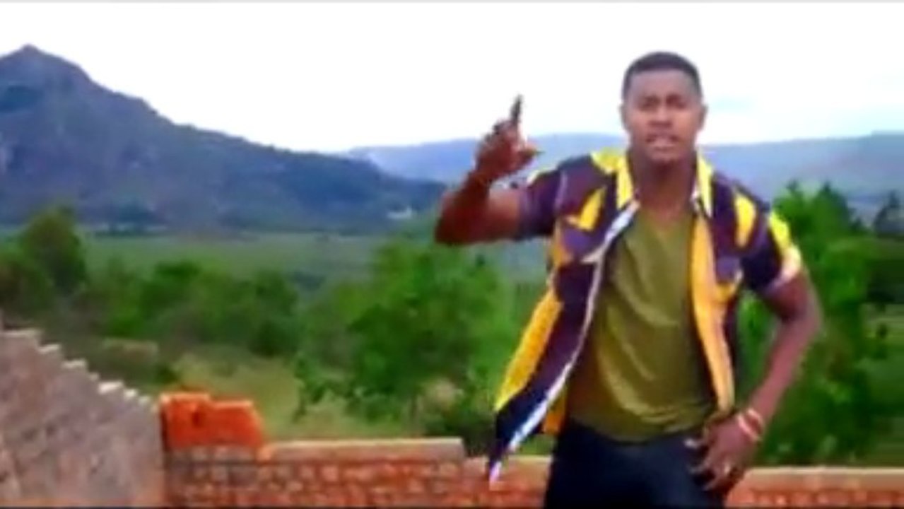 FANDRAMA   -   Nangalatra   (gasy - malagasy)