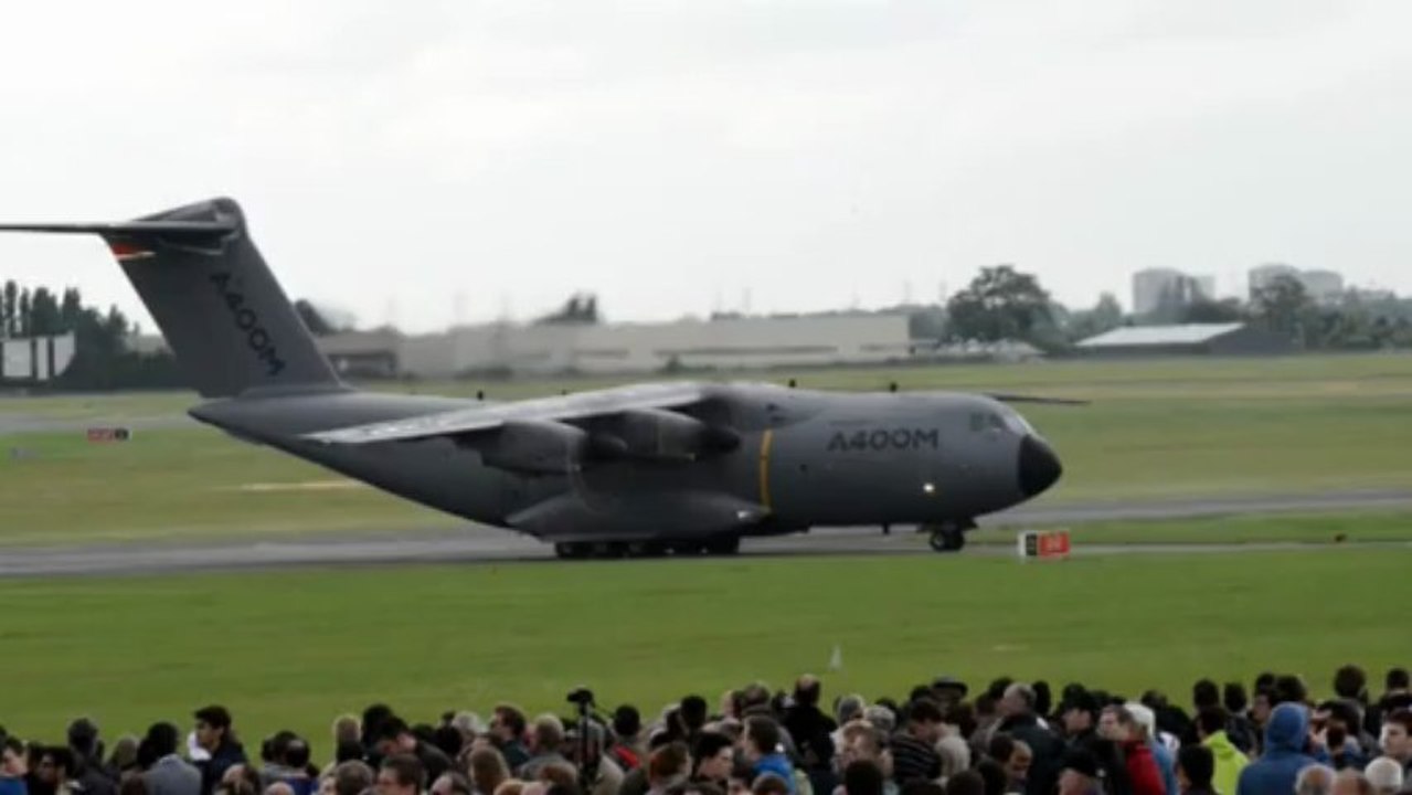 Montage AM400 Bourget 2013 V2