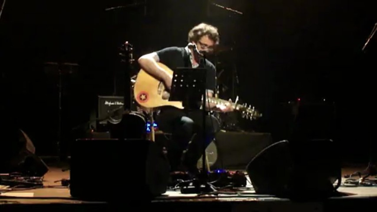 L.A (Live @ Le Divan Du Monde)