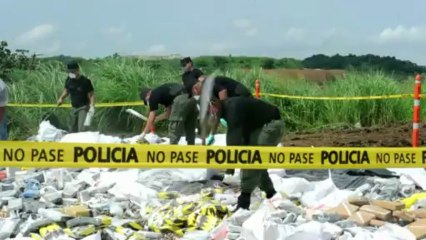 Panama: incinération d'une importante saisie de drogue