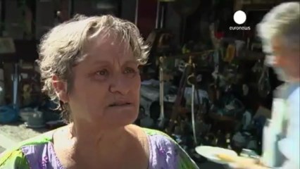 Greek government left with slim majority