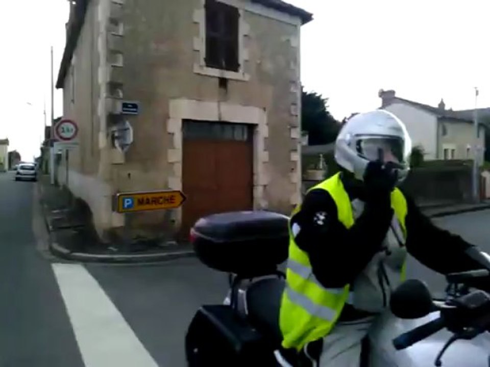 Rallye des Grands-Mères Motos Montmorillonnaises le 9-6-2013 vidéo 2