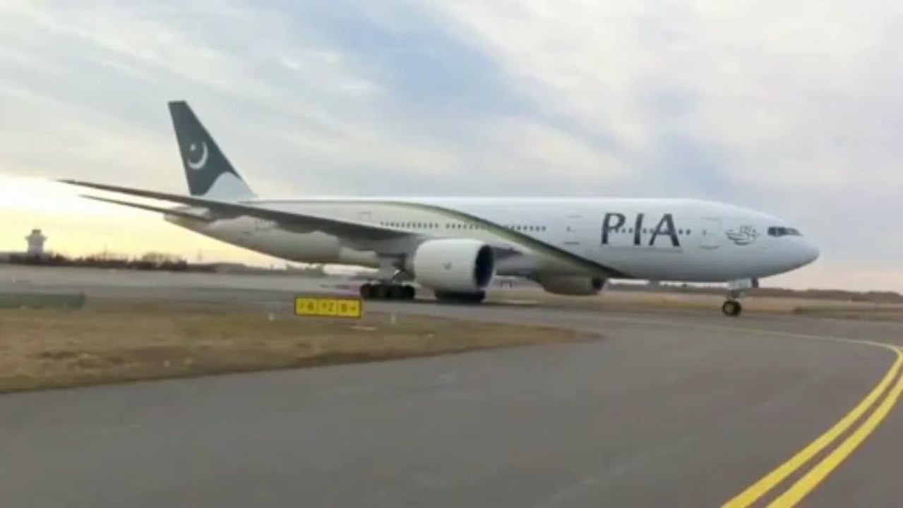 PIA BOEING 777-240ER AP-BGJ IN CPH AIRPORT