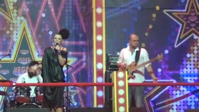 Ёлка — На большом воздушном шаре