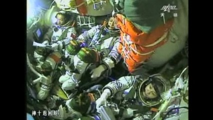 Chinese astonauts complete docking