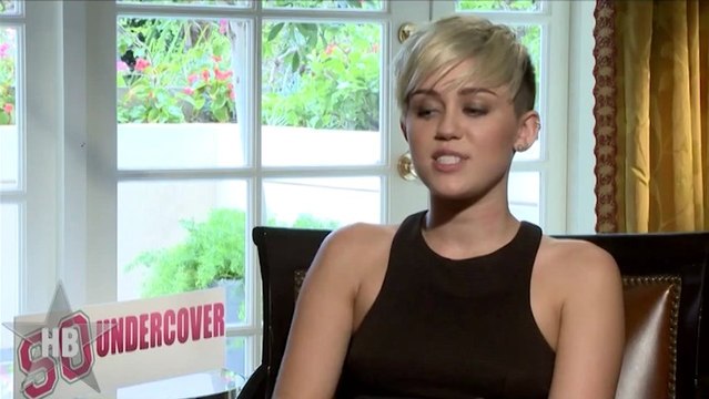 Miley Cyrus Abuses Paparazzo - Calls her a Bitch