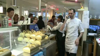 "كرونات" خليط من كرواسون فرنسية مع زبدة بدونات أميركية