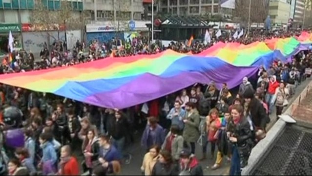 Thousands march in Chile for gay rights