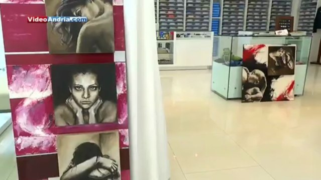 Le opere di Nica Cialdella esposte presso il negozio Nodo Gordiano