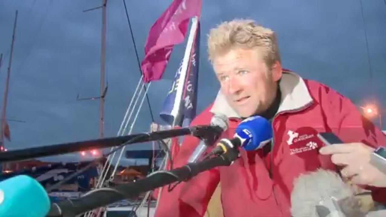 Arrivée de Yann Elies - La Solitaire du Figaro Eric Bompard cachemire
