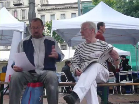Les décalés lisent un chapitre de leur roman : Les oursins habitent au 21 au festival du livre de Marseille 2013