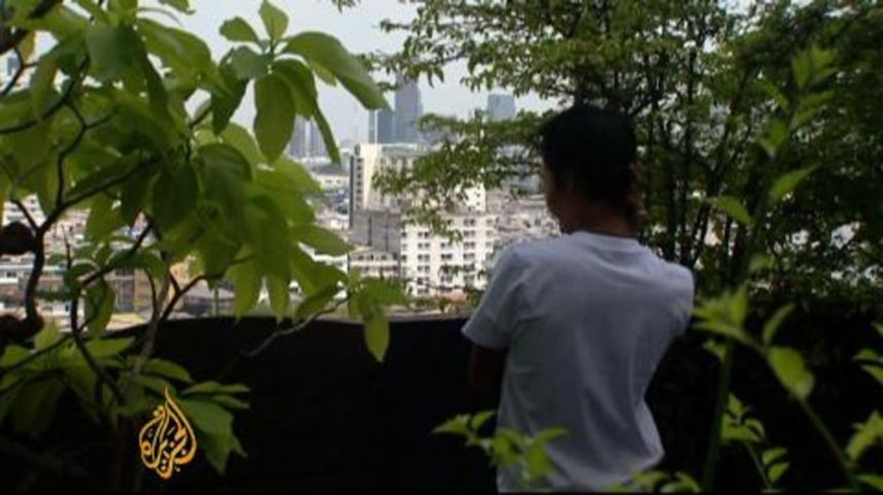 Migrants work in poor conditions in Thailand