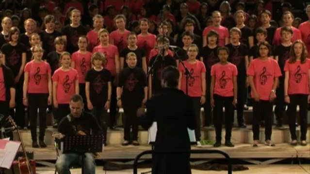 Les Anours de THoM. Direction Estelle Transon. Chorale des collèges Notre Dame de la Ferté-bernard et Saint-Julien du Mans. Journée Voix plurielles organisée par Collèges Ensemble.