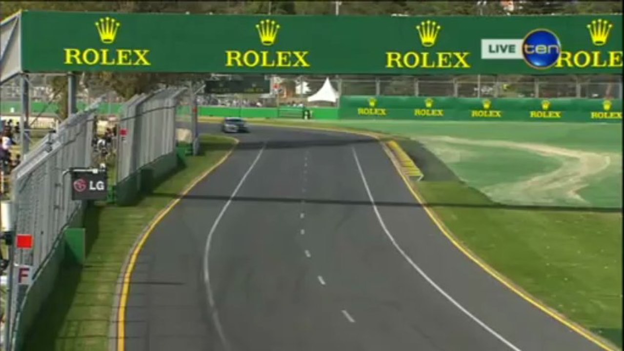 Mercedes SL AMG vs V8 Supercar vs F1