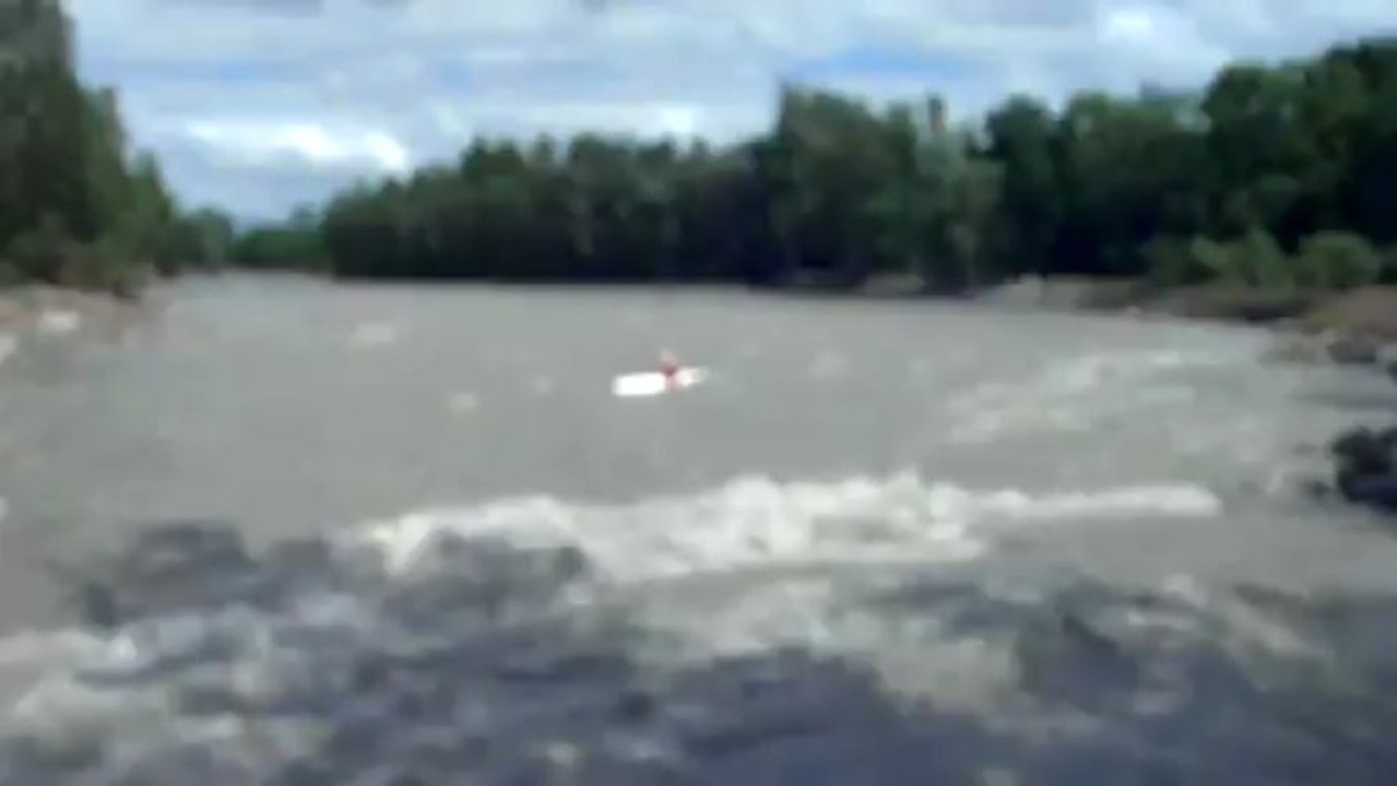 Descendeur sur le Gave en crue