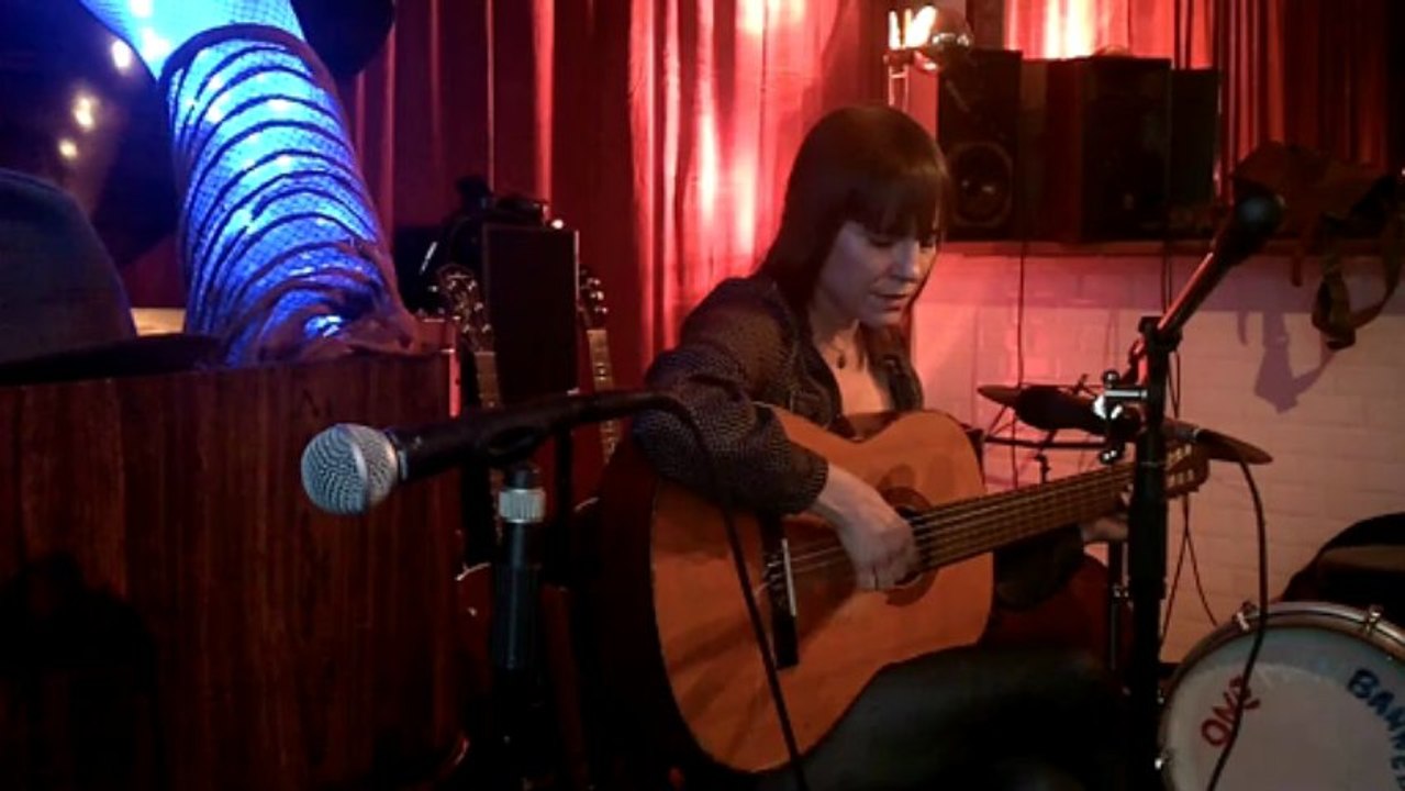 Don't go to Blackburn - Alison Young @ Monday Night Jam (2013-06-04)