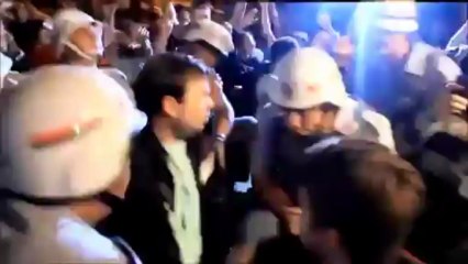 Amazing! - Brazilian Police Stop Fighting And Join Protesters!