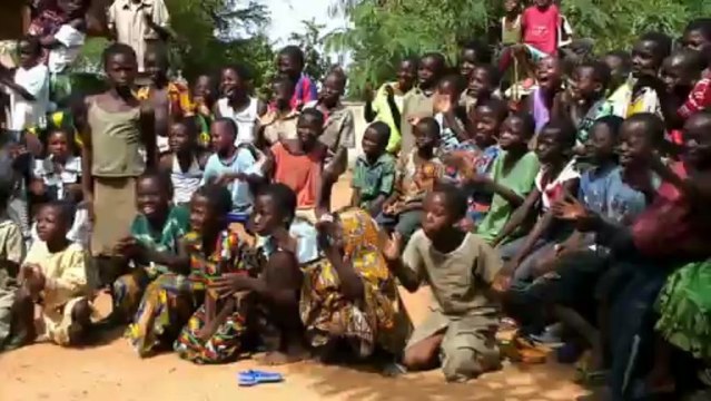 Togo le maître de marionnettes et ses enfants - Extrait 3