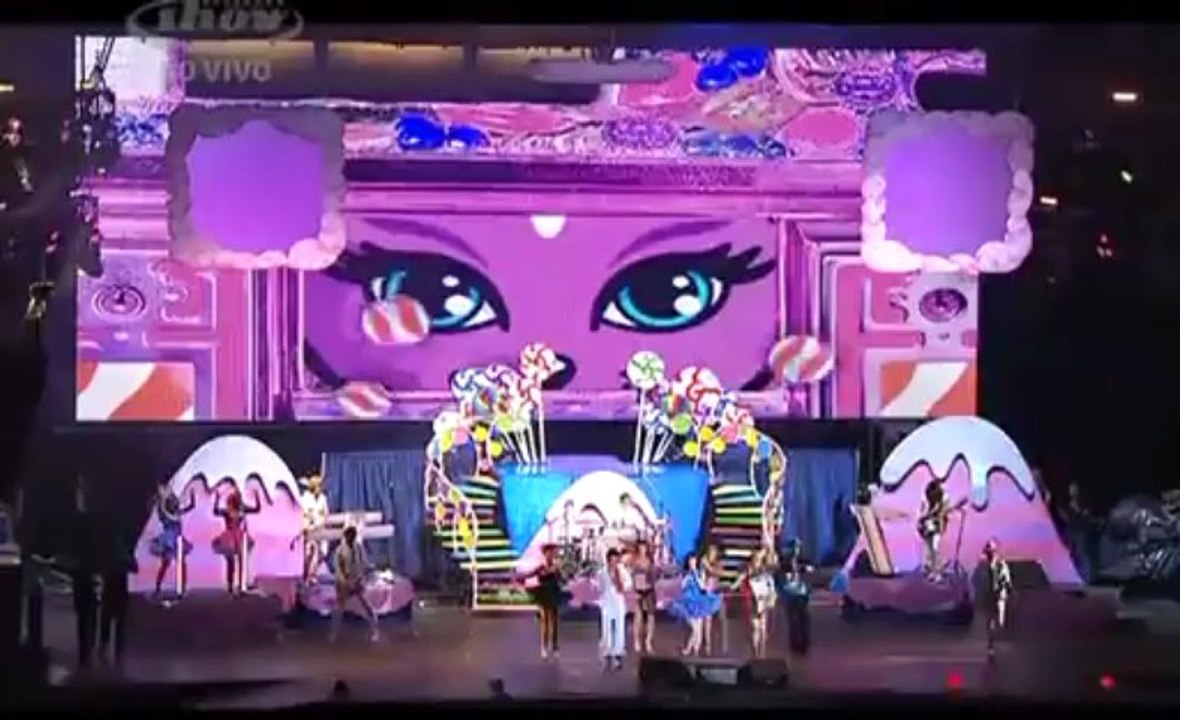 Katy Perry  -  Waking Up In Vegas   (live)