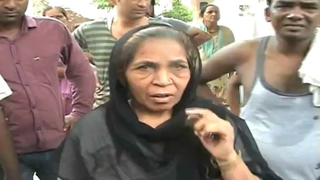 Public thrashes a fraud, imposing as Congress leader kin