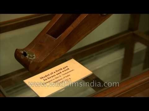 Model of a field gun in brass and wood at Gift museum of Rashtrapati Bhavan