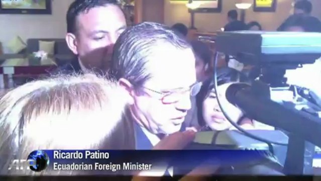 Kerry warns China, Russia over Snowden flight