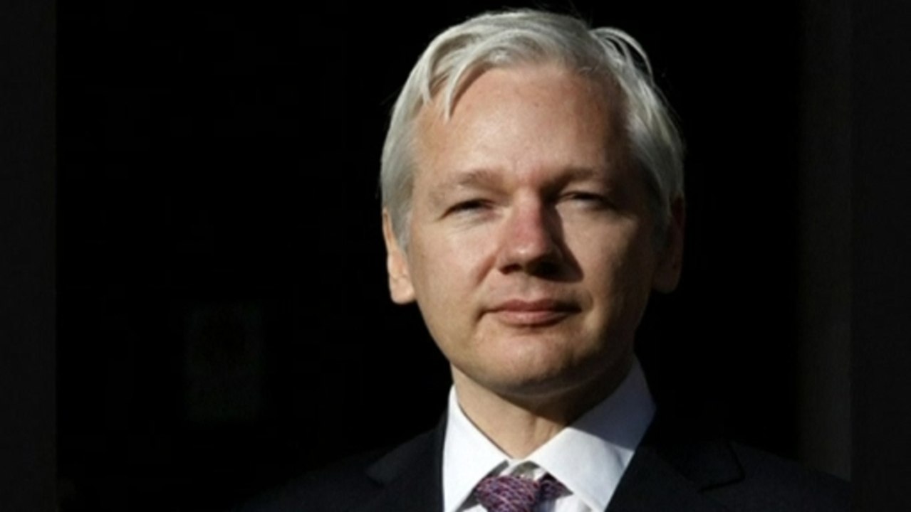 WikiLeaks founder Assange says NSA leaker Snowden is "safe"