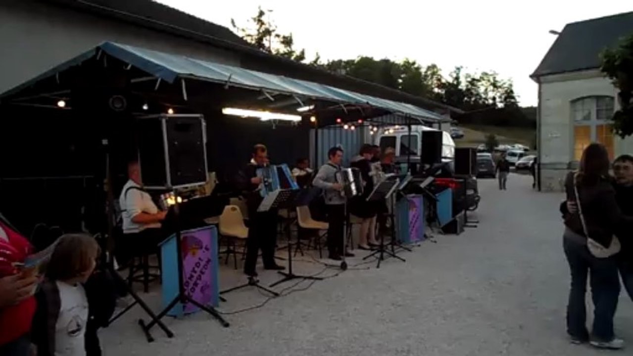 Montoire Accordéons à la fête de la musique de Trôo 2013
