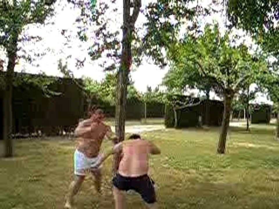 un des deux joue demi de mélé