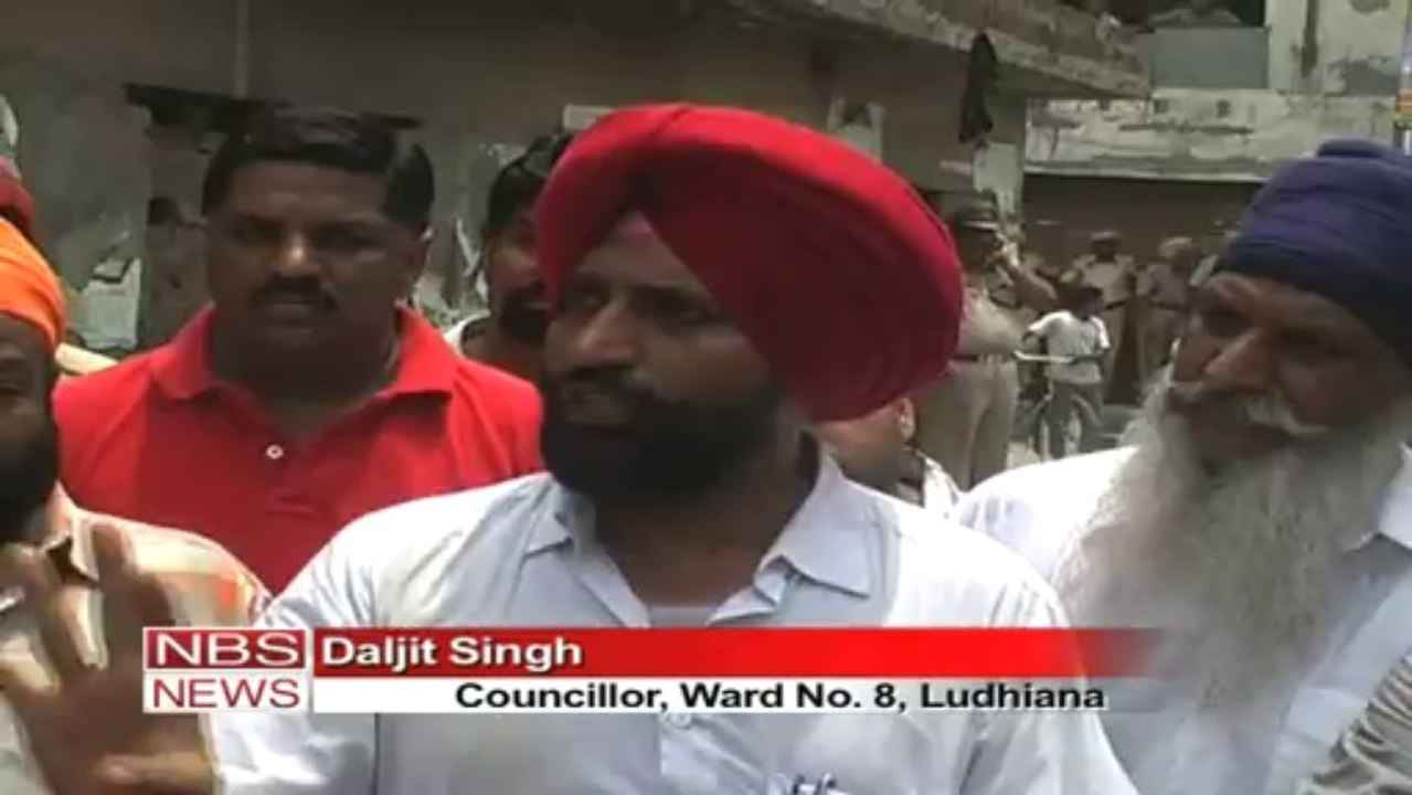 Clashes between two groups over road project