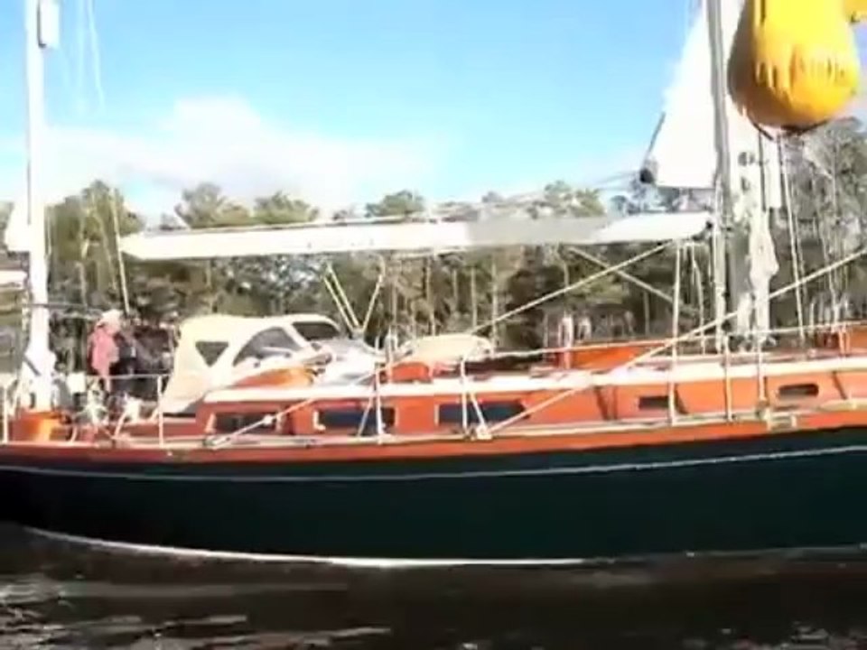 Technique pour passer un petit pont avec un voilier trop haut
