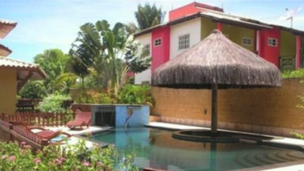 Casa De Luxo Com 3 Quartos Em Condomínio Agradável À Venda Em Porto Seguro