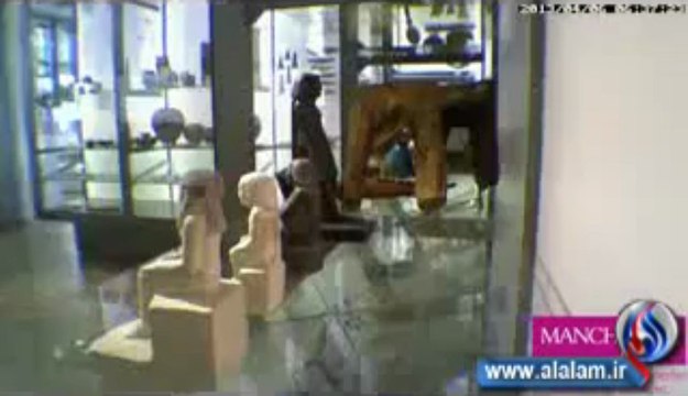 ‫شاهد بأم العين كاميرا مراقبة ترصد تمثالا فرعونيا يتحرك لوحده في متحف ببريطانيا !!!!!‬