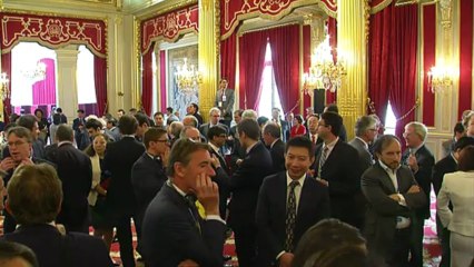 Hollande urges talks to resolve EU-China trade row