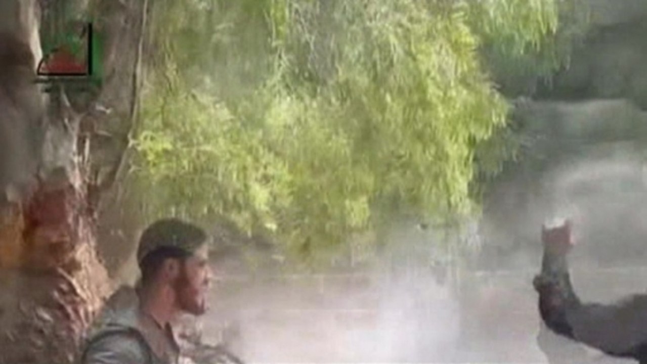 Rebels, military battle on streets of Damascus