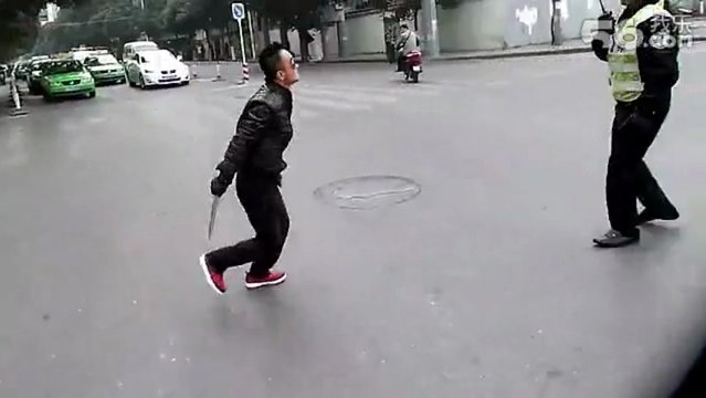 A biker attacks a policeman with a knife! Violent!