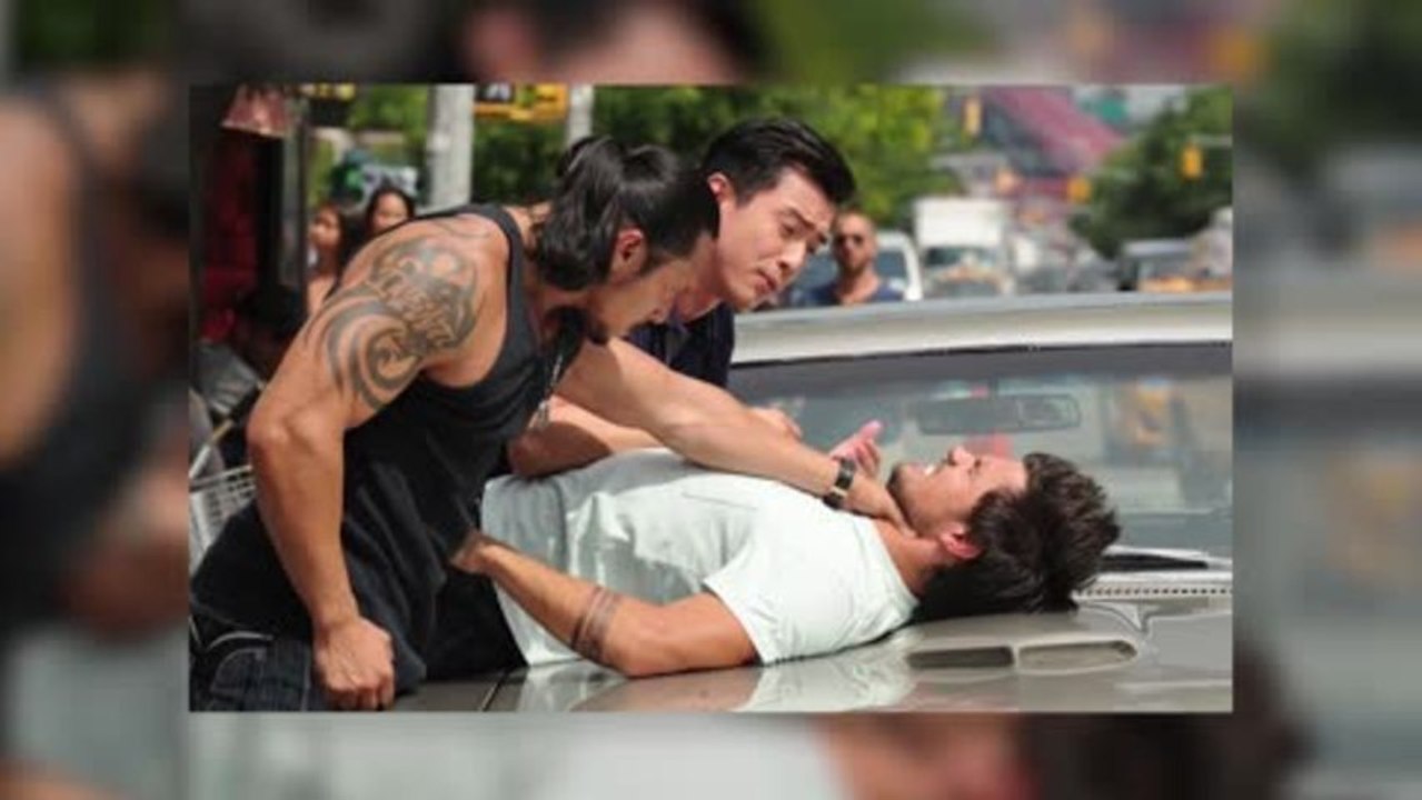 Taylor Lautner se fait taper sur le plateau de Tracers