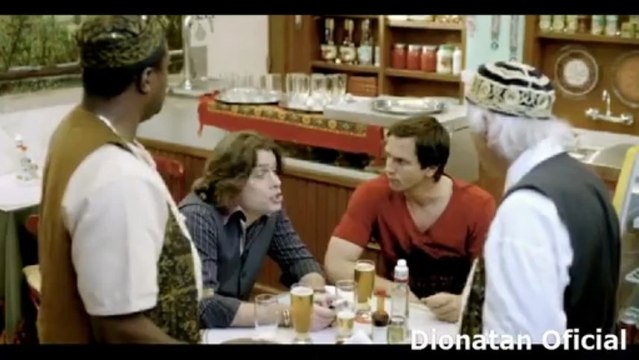 Tapas e Beijos: Armani e Jorge dão beijo gay