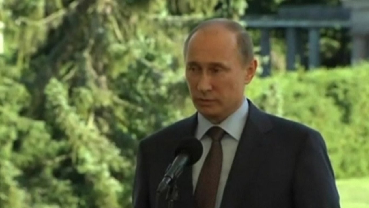 Putin hopes Snowden leaves Moscow soon