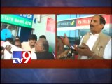 A.P government flight goes to Hyderabad, TDP's to Delhi - Minister Uttam Kumar