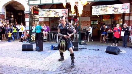 Une cornemuse qui crache du feu