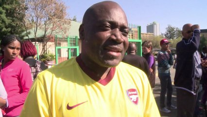 Les Sud-Africains rendent hommage à Mandela devant son hôpital