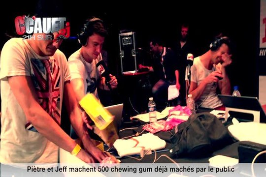 Piètre et Jeff machent 500 chewing gum déjà machés par le public